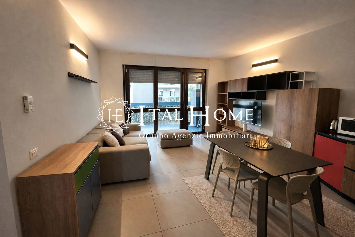 STUPENDO TRILOCALE RISTRUTTURATO CON AMPIO BALCONE!