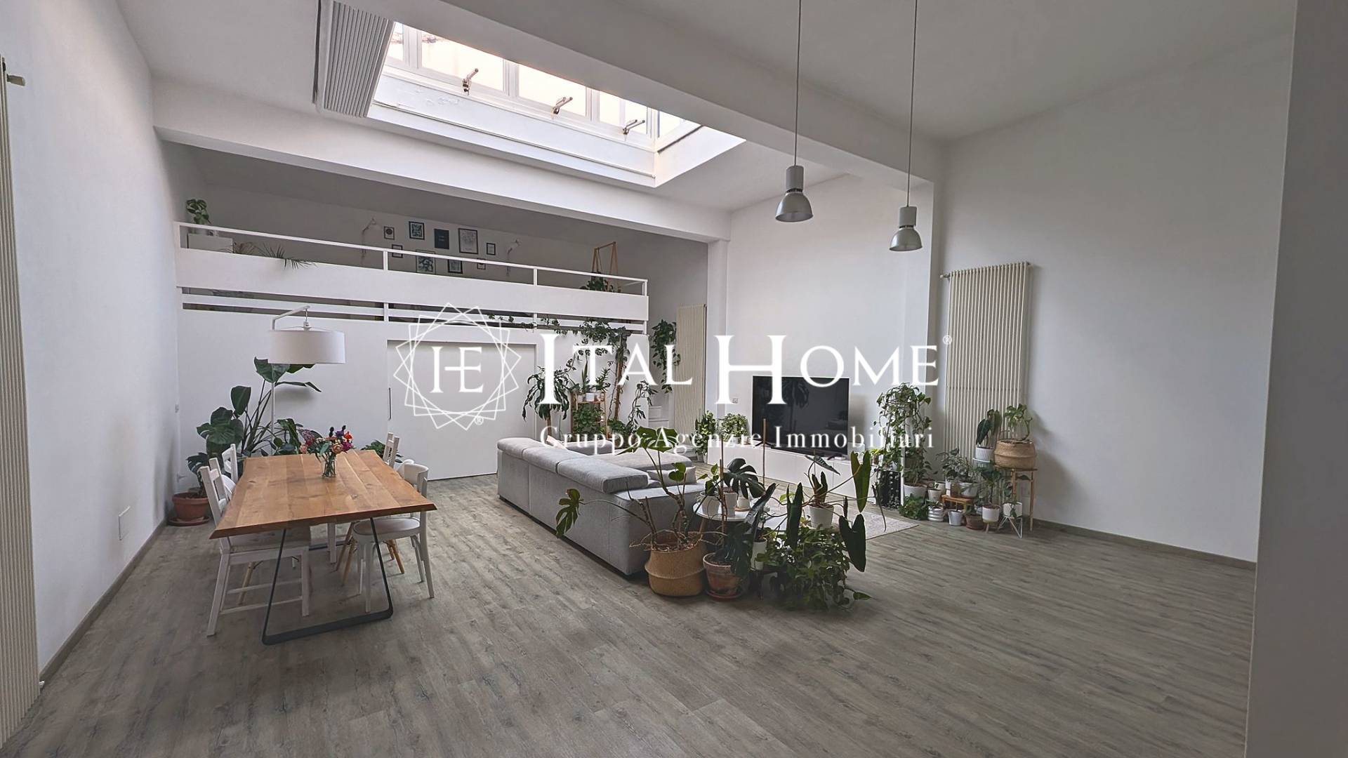 AMPIO TRILOCALE DAL DESIGN CONTEMPORANEO! DA VEDERE